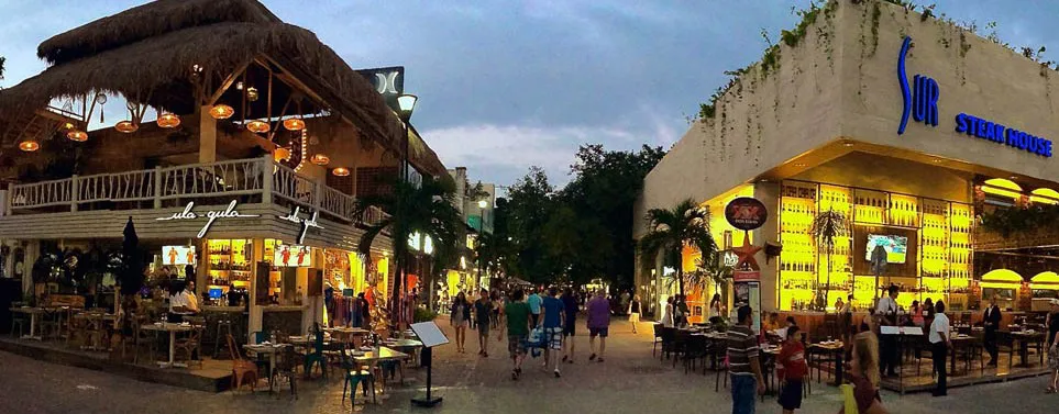 Panorámica de la Quinta Avenida en Playa del Carmen