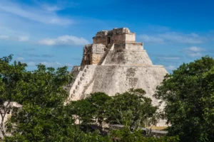 Pirámide maya Pirámide del mago Adivino en Uxmal